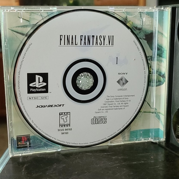 Final Fantasy 7 PS1 all 3 discs - Picture 2 of 7